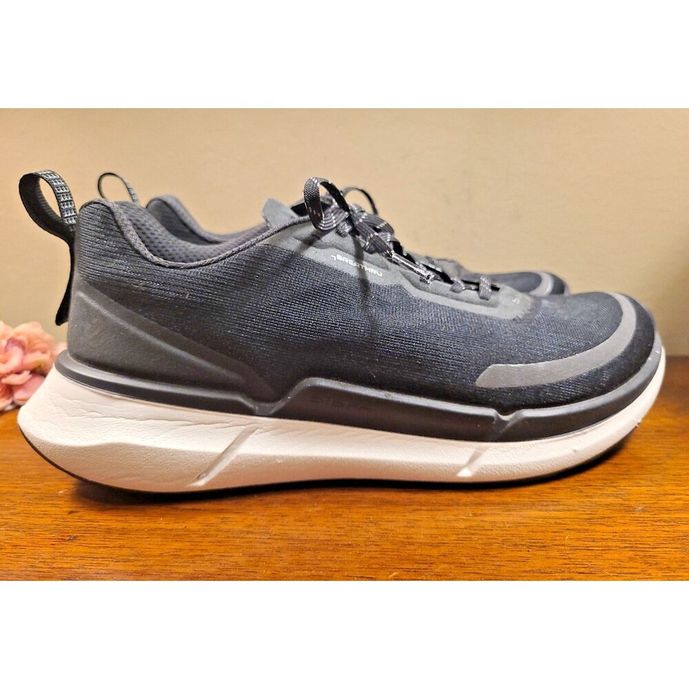 Ecco Biom 2.2 Breathru Textile Sneaker Womens Size 39 8-8.5 Black & White